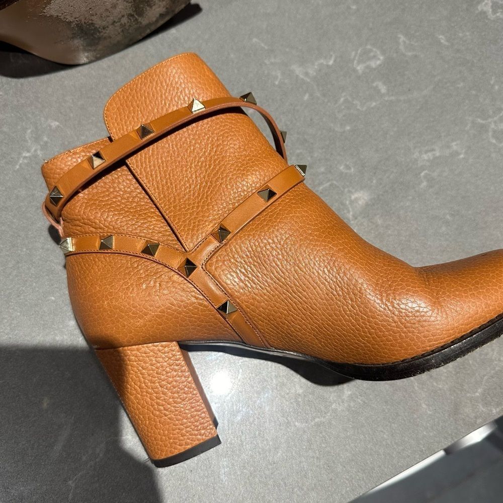 Valentino Rock Stud Leather Booties - size 39.5 - Picture 8 of 10
